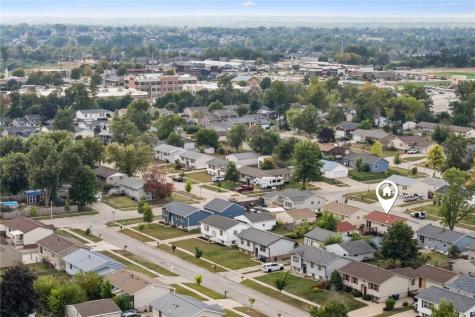 3709 Spruce Wood Drive NE Cedar Rapids IA 52402