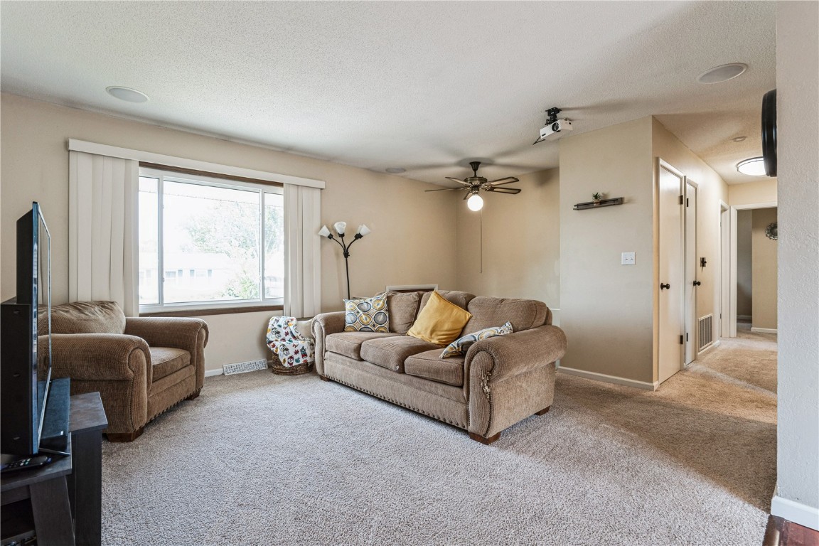 3709 Spruce Wood Drive NE Cedar Rapids IA 52402
