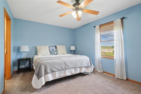 1480 Cedar Bend Drive Palo IA 52324