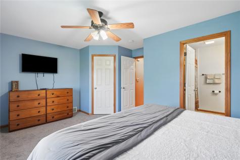 1480 Cedar Bend Drive Palo IA 52324