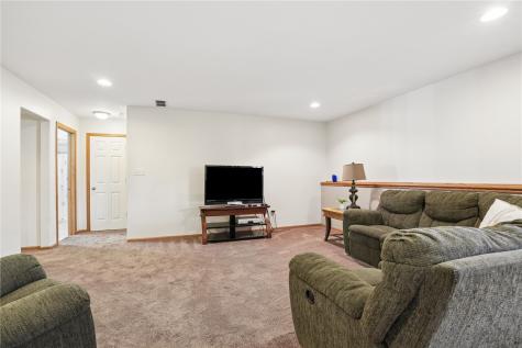 1480 Cedar Bend Drive Palo IA 52324