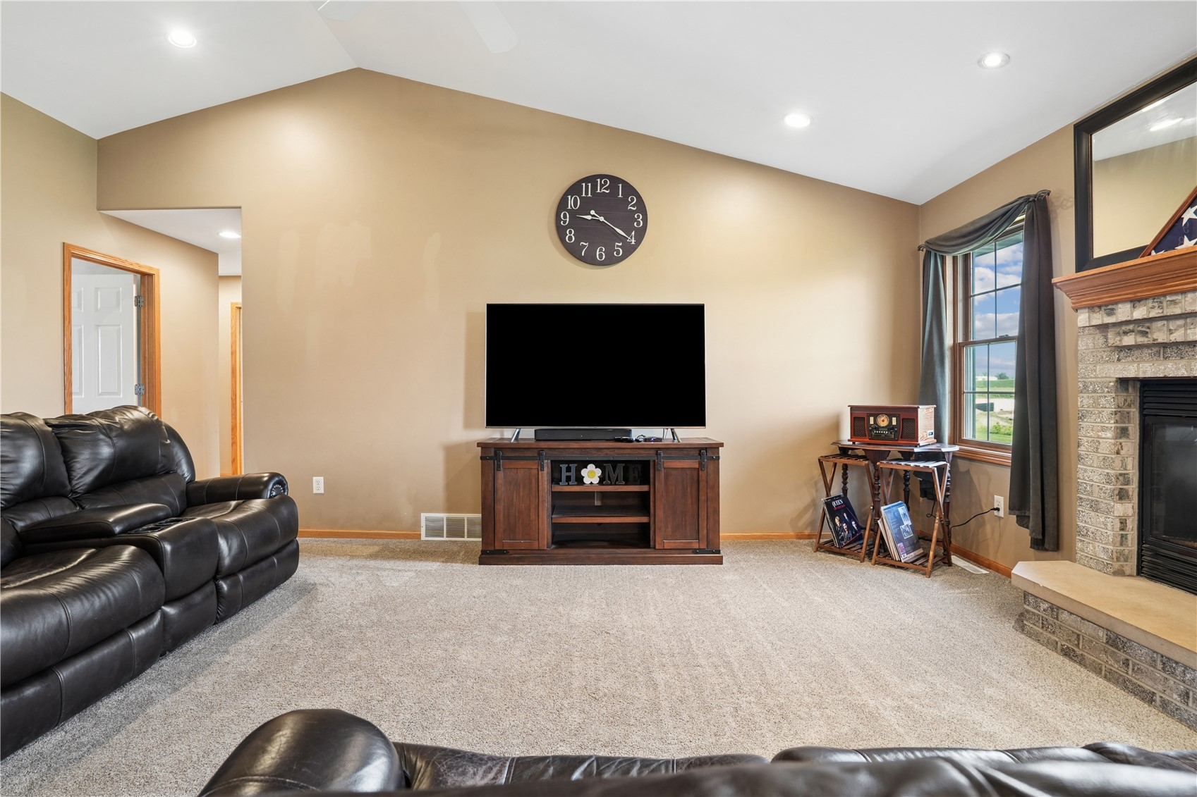 1480 Cedar Bend Drive Palo IA 52324