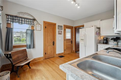 95 3rd Avenue Keystone IA 52249