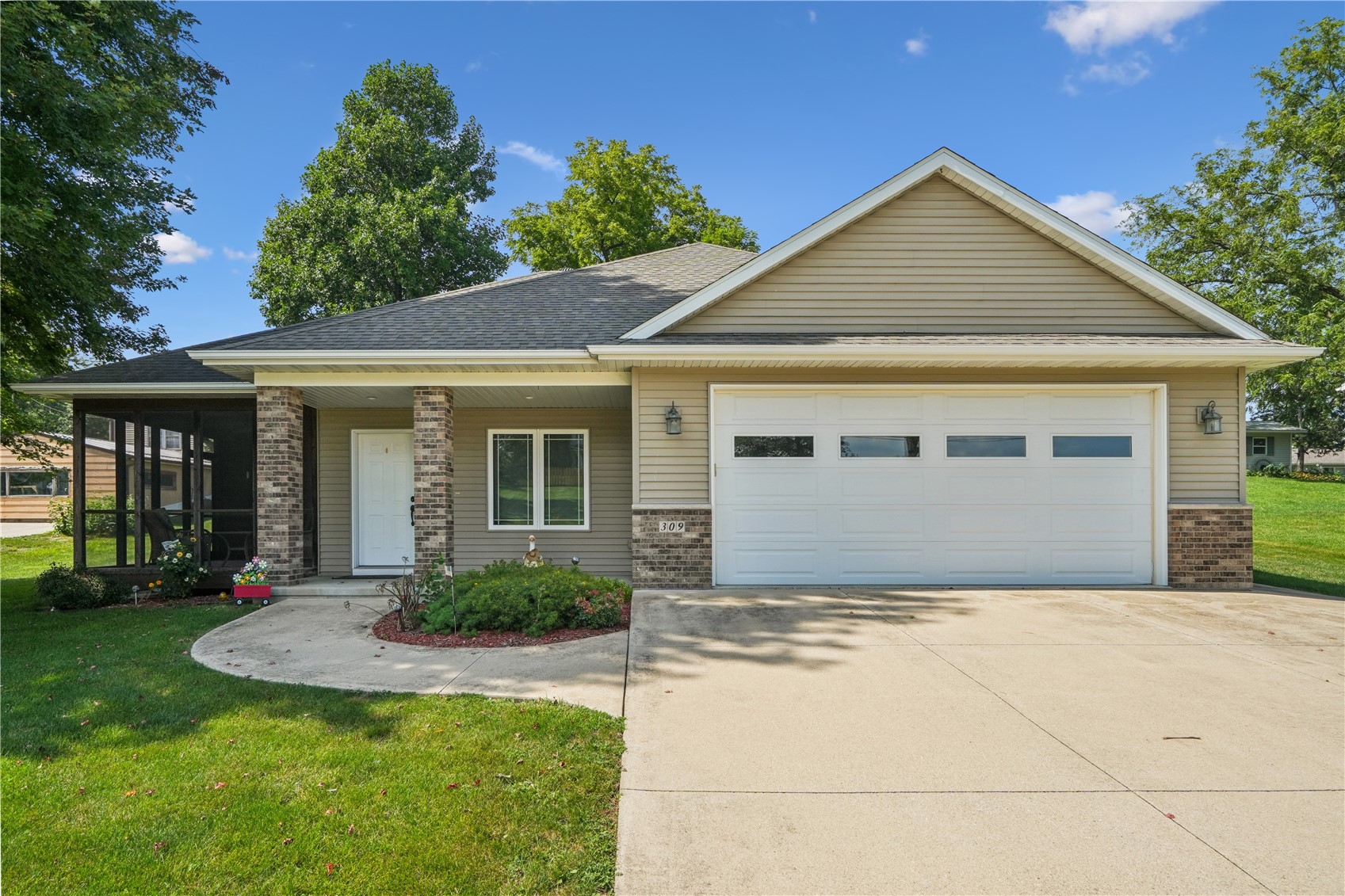 309 N Cherry Street Mechanicsville IA 52306