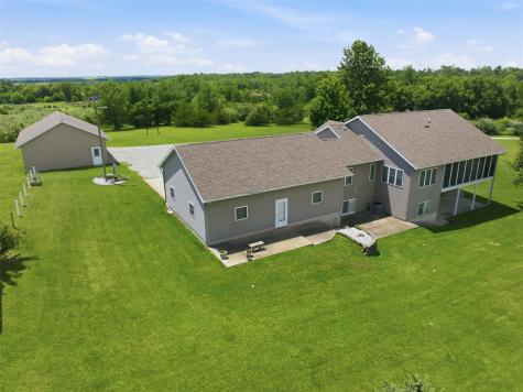 3451 Pleasant Creek Road Palo IA 52324