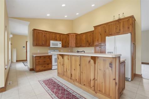 3451 Pleasant Creek Road Palo IA 52324