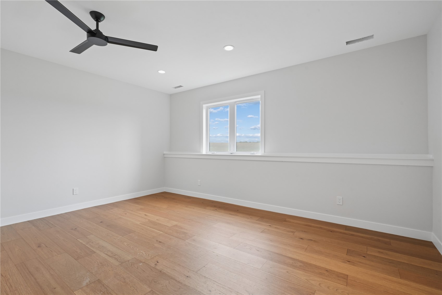 240 Howard Avenue NW Swisher IA 52338