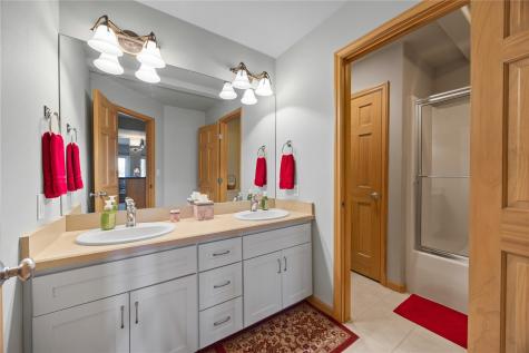 6706 Cedar View Court NE Cedar Rapids IA 52411