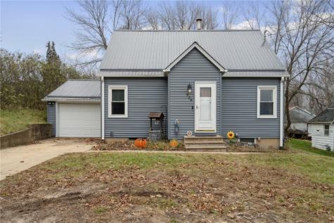 524 2nd Street S Coggon IA 52218