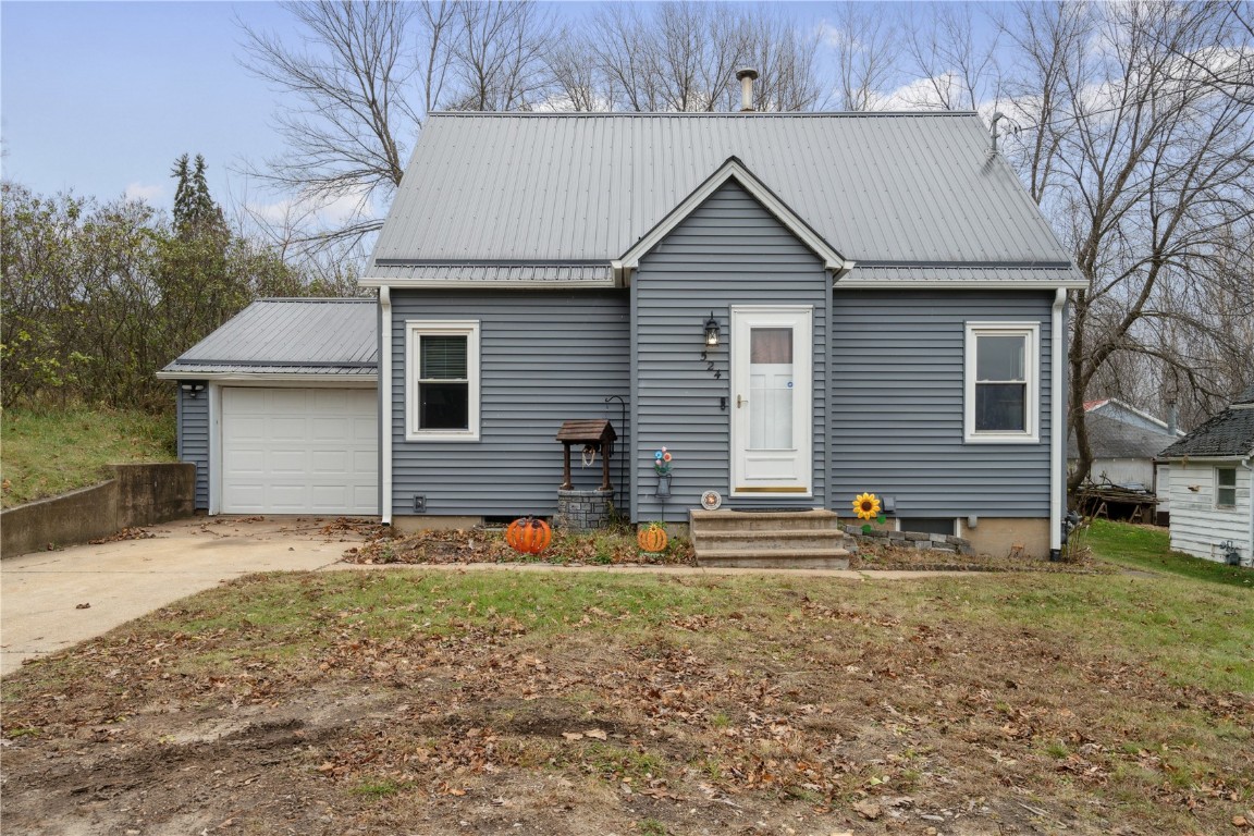 524 2nd Street S Coggon IA 52218