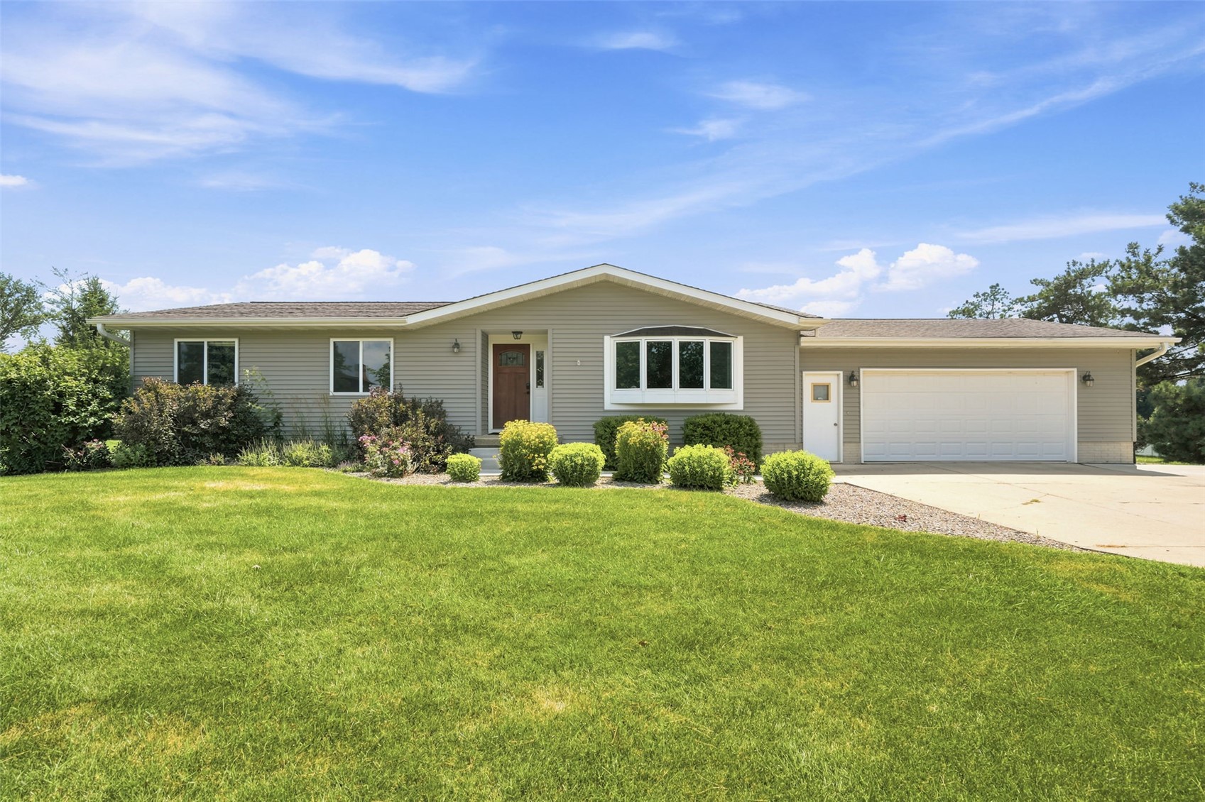 5841 Michael Drive NE Cedar Rapids IA 52411