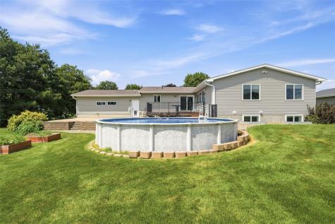 5841 Michael Drive NE Cedar Rapids IA 52411