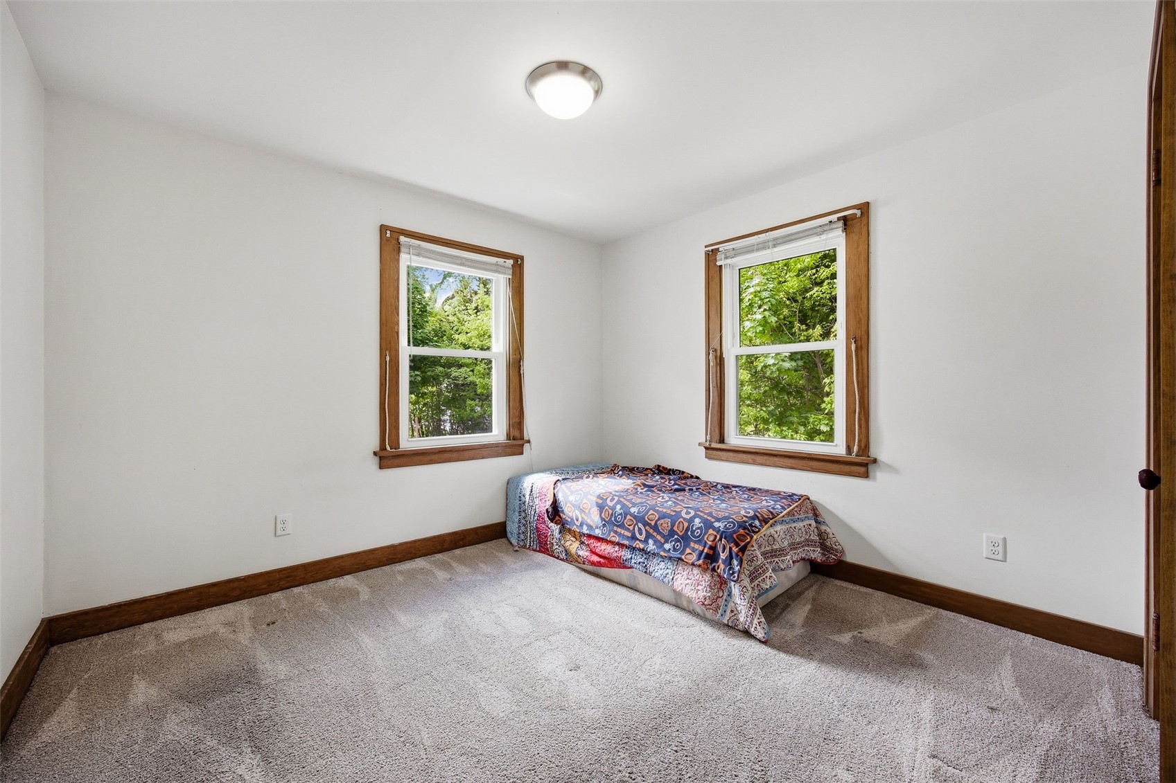 1621 Oakland Road NE Cedar Rapids IA 52402