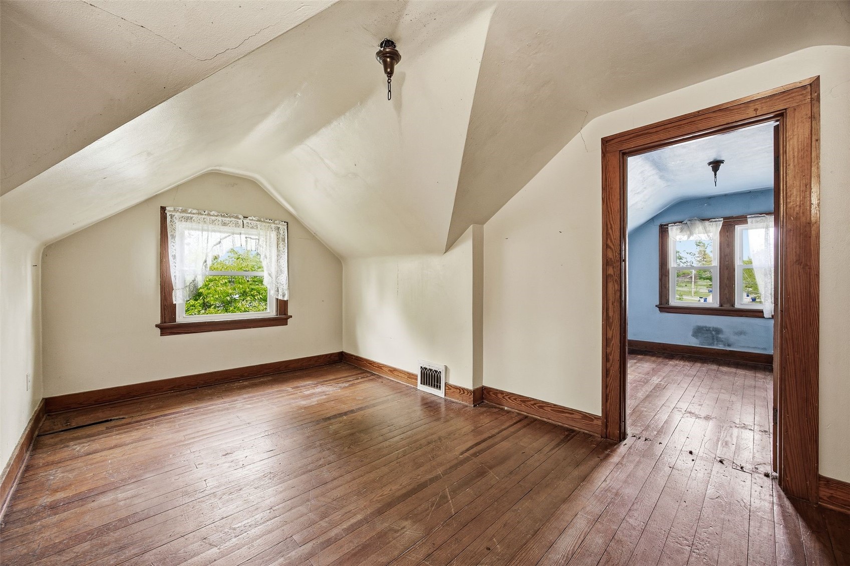 1621 Oakland Road NE Cedar Rapids IA 52402
