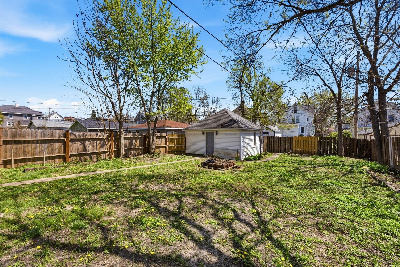 1727 B Avenue NE Cedar Rapids IA 52402