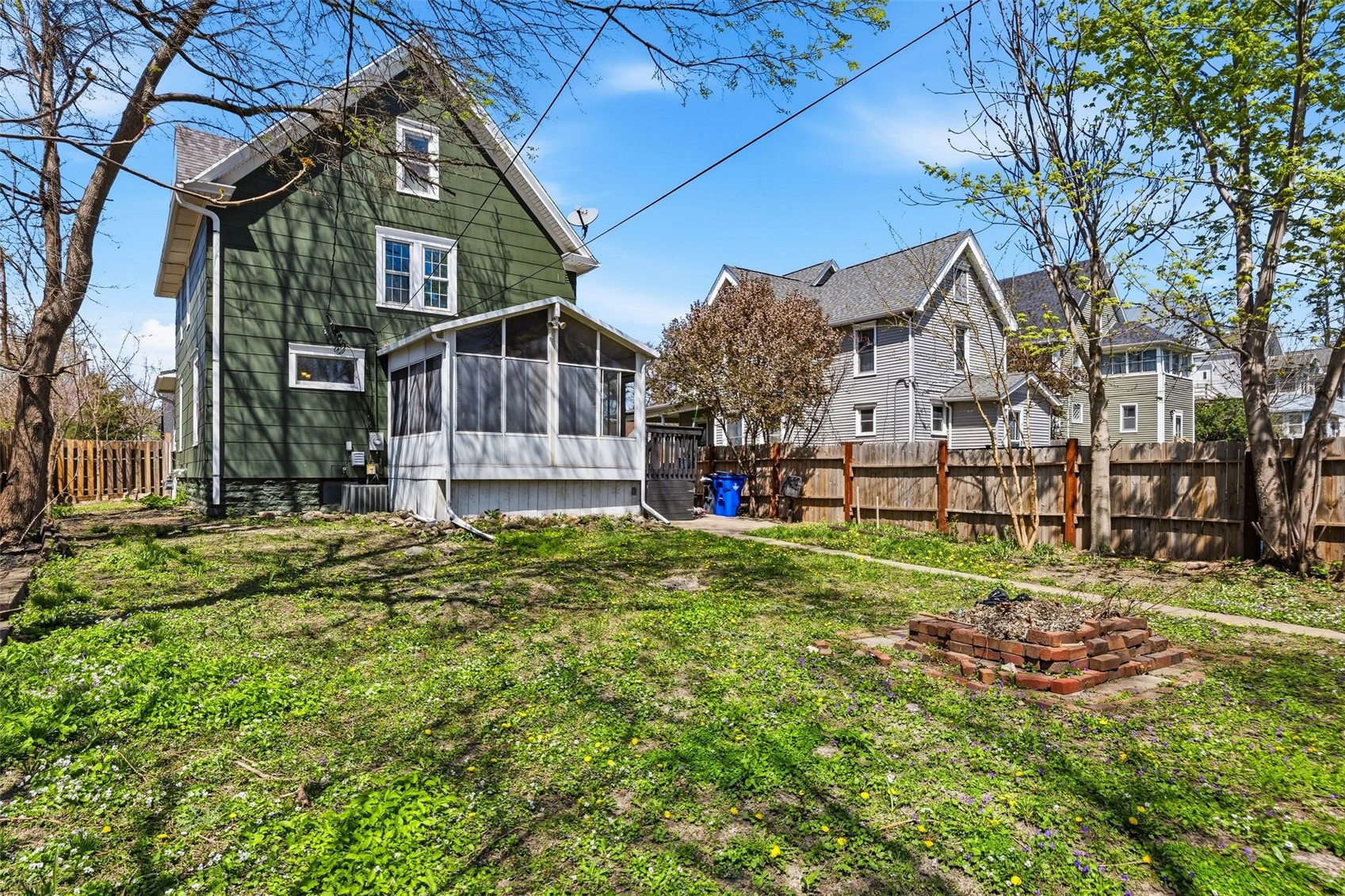 1727 B Avenue NE Cedar Rapids IA 52402