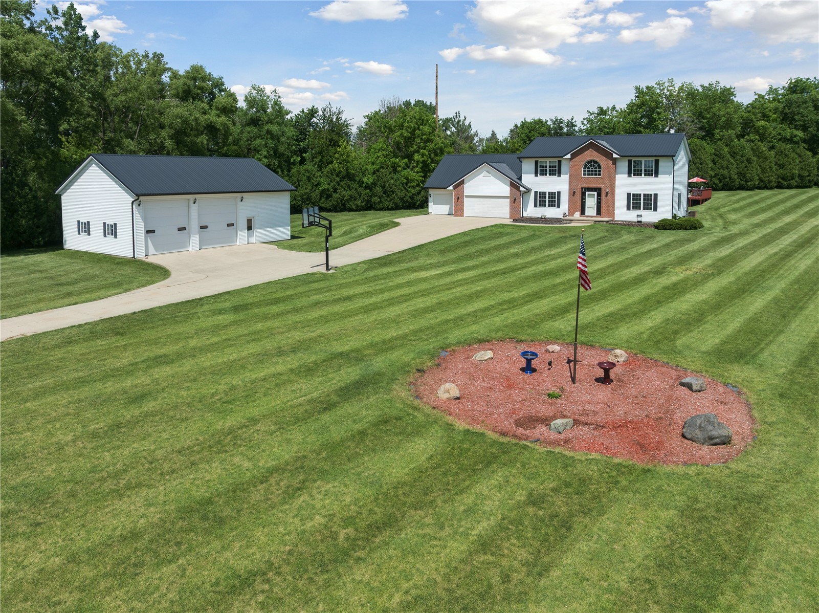 106 Richland Avenue Urbana IA 52345