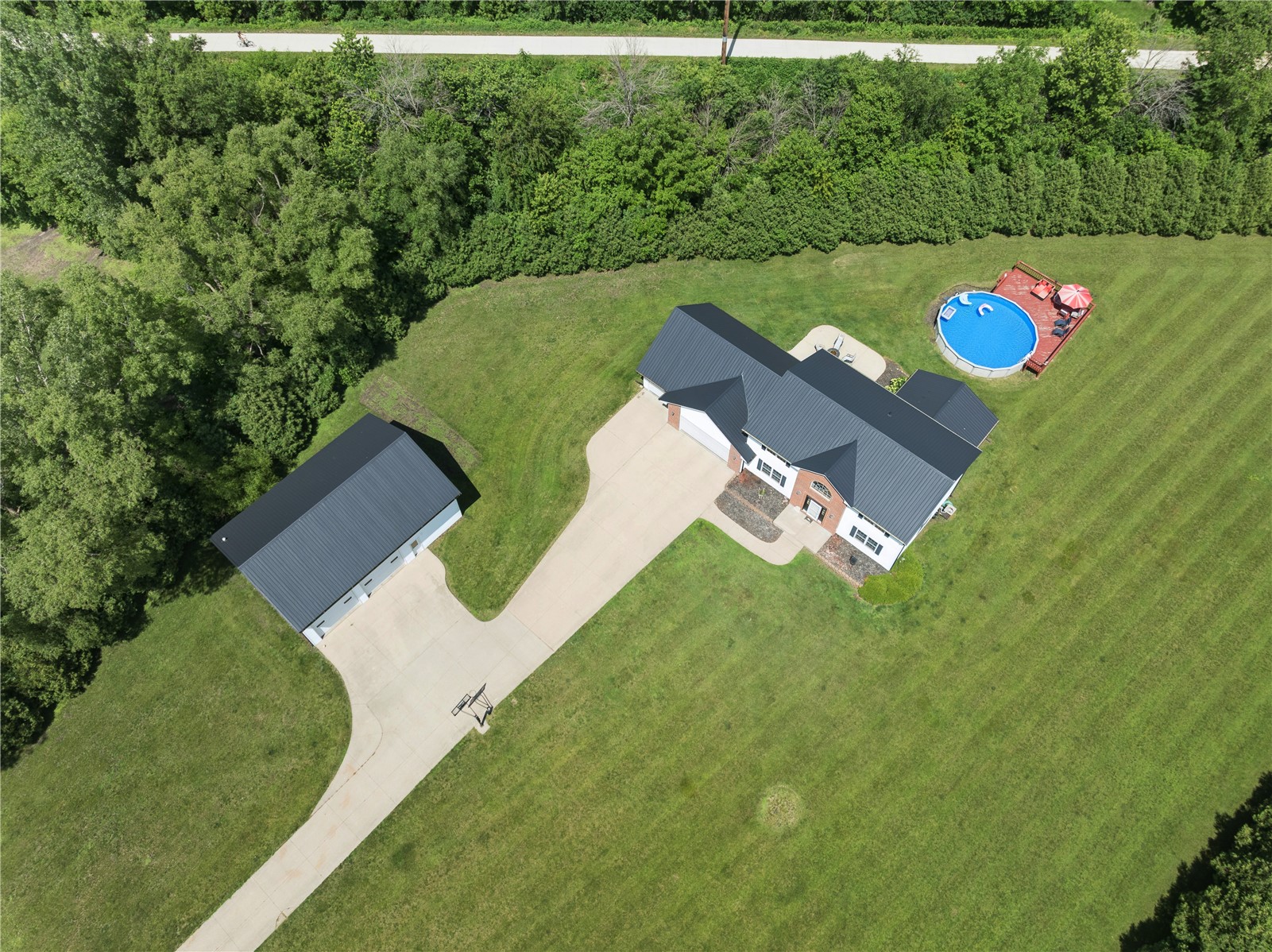 106 Richland Avenue Urbana IA 52345