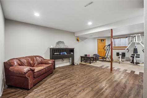 106 Richland Avenue Urbana IA 52345