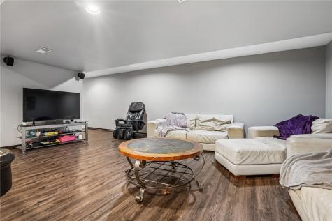 106 Richland Avenue Urbana IA 52345