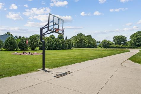 106 Richland Avenue Urbana IA 52345