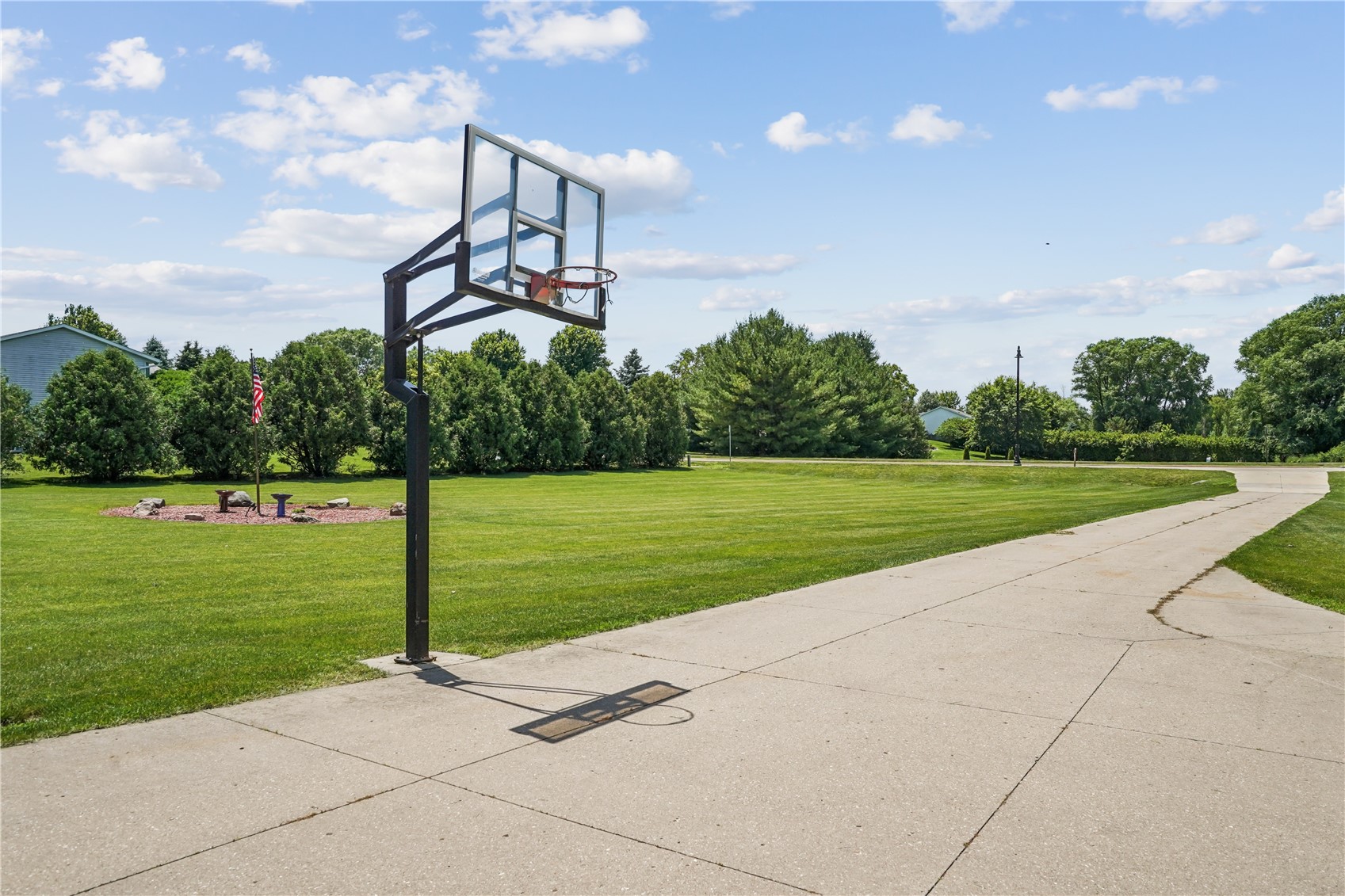 106 Richland Avenue Urbana IA 52345