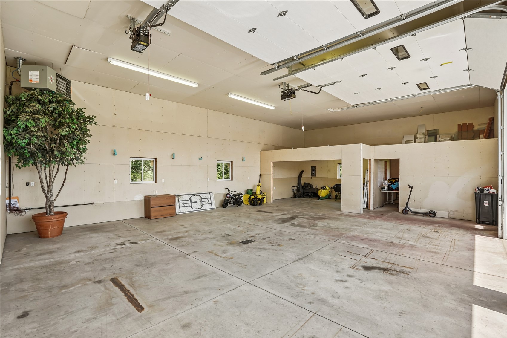 106 Richland Avenue Urbana IA 52345