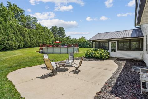 106 Richland Avenue Urbana IA 52345