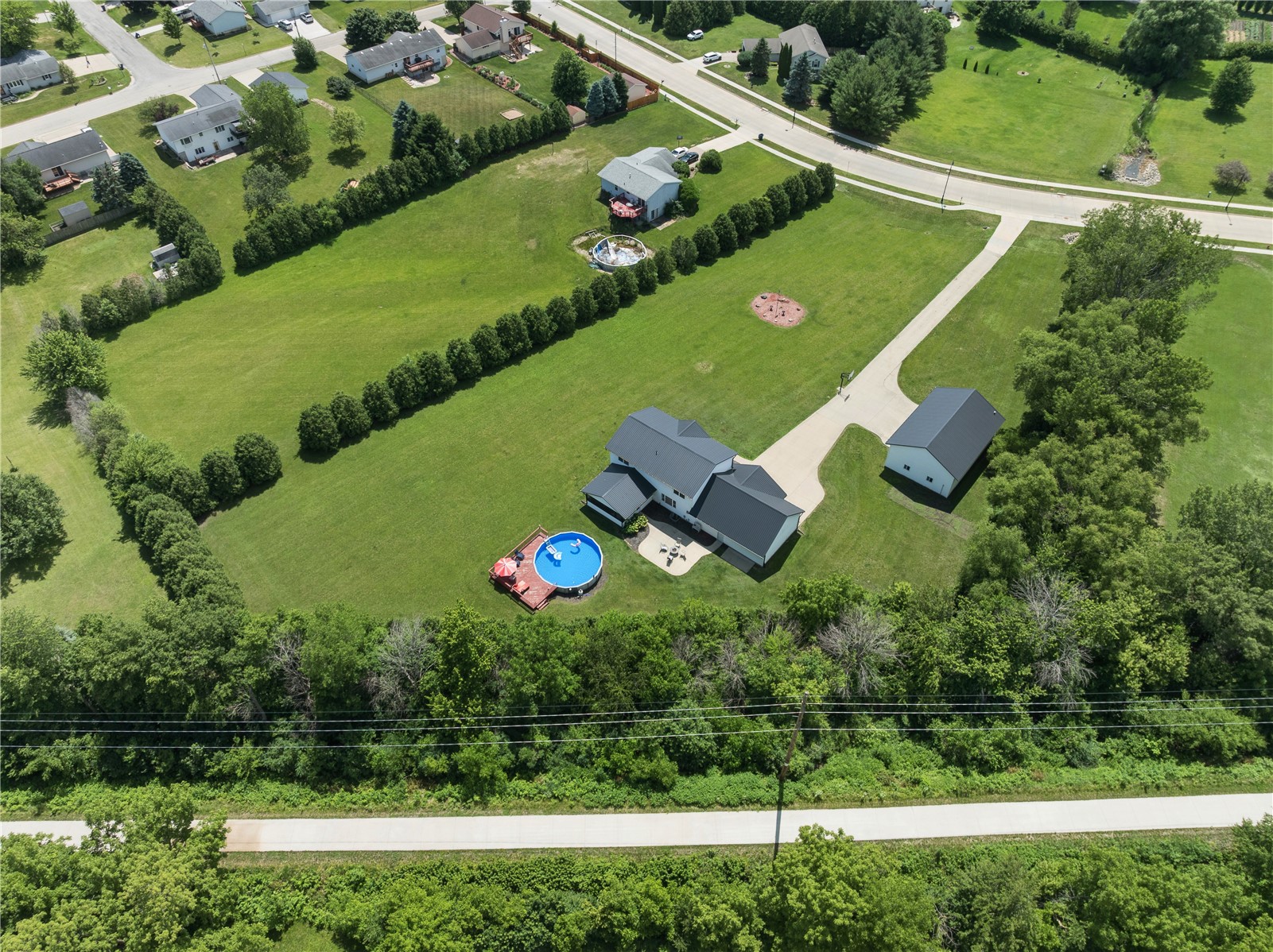 106 Richland Avenue Urbana IA 52345