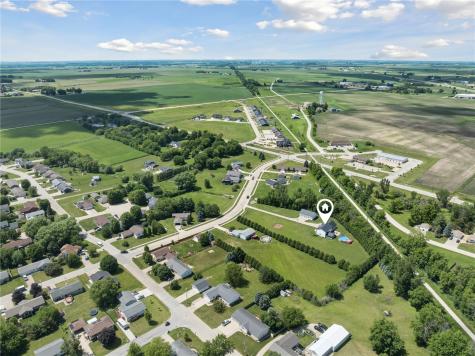 106 Richland Avenue Urbana IA 52345