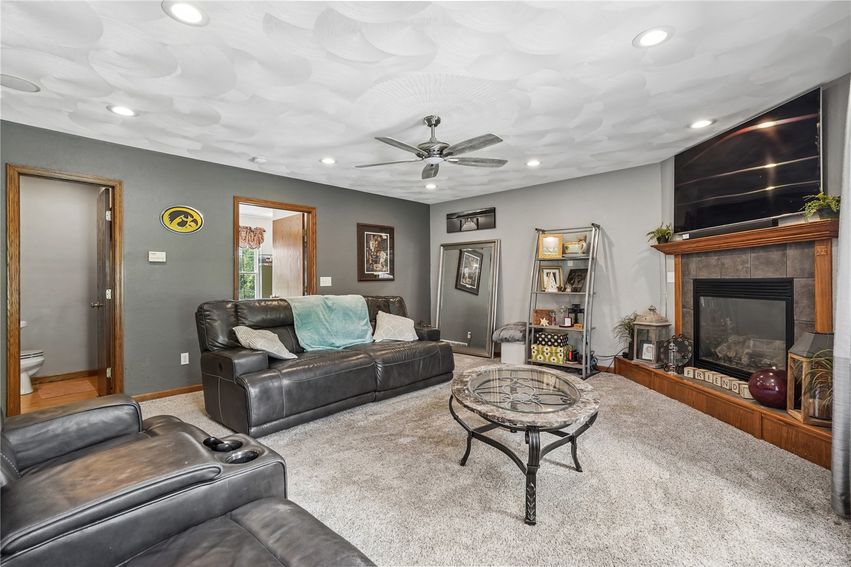 106 Richland Avenue Urbana IA 52345
