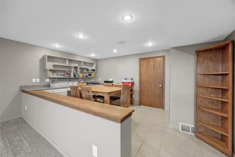 7219 Rock Wood Drive SW Cedar Rapids IA 52404