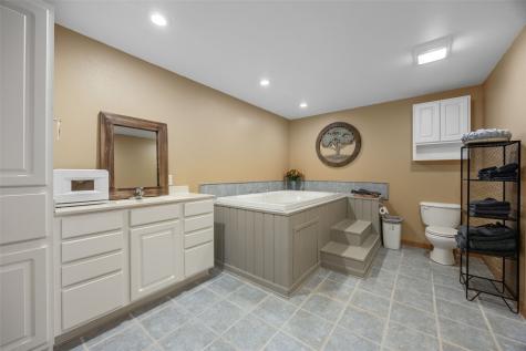 7219 Rock Wood Drive SW Cedar Rapids IA 52404