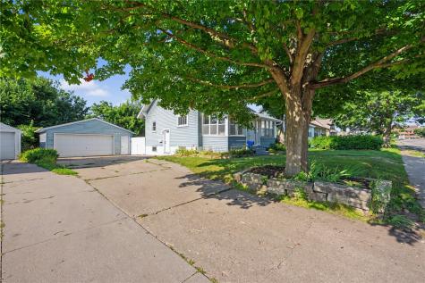 229 28th Street Drive Cedar Rapids IA 52403
