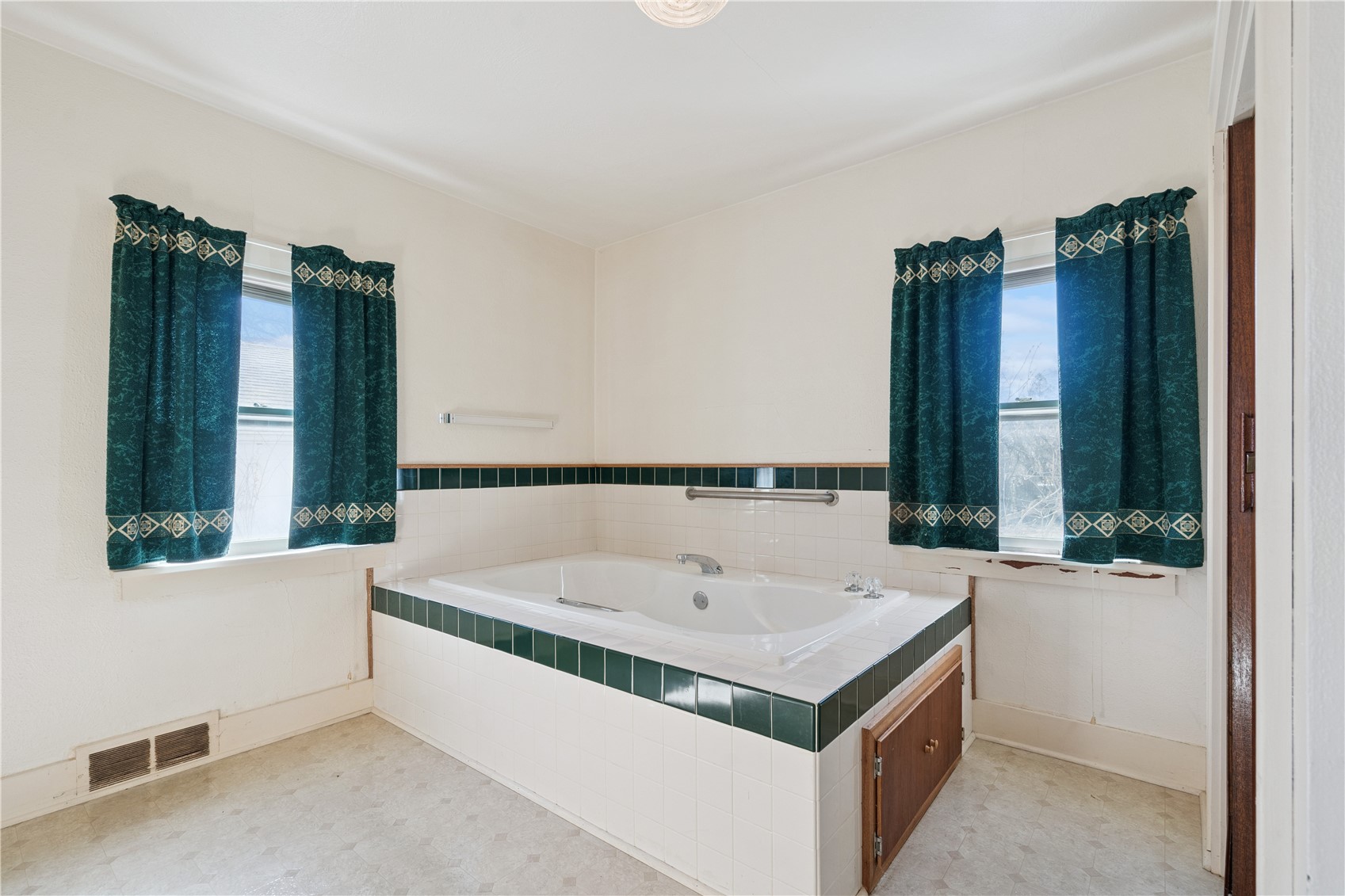 4306 F Street Amana IA 52203