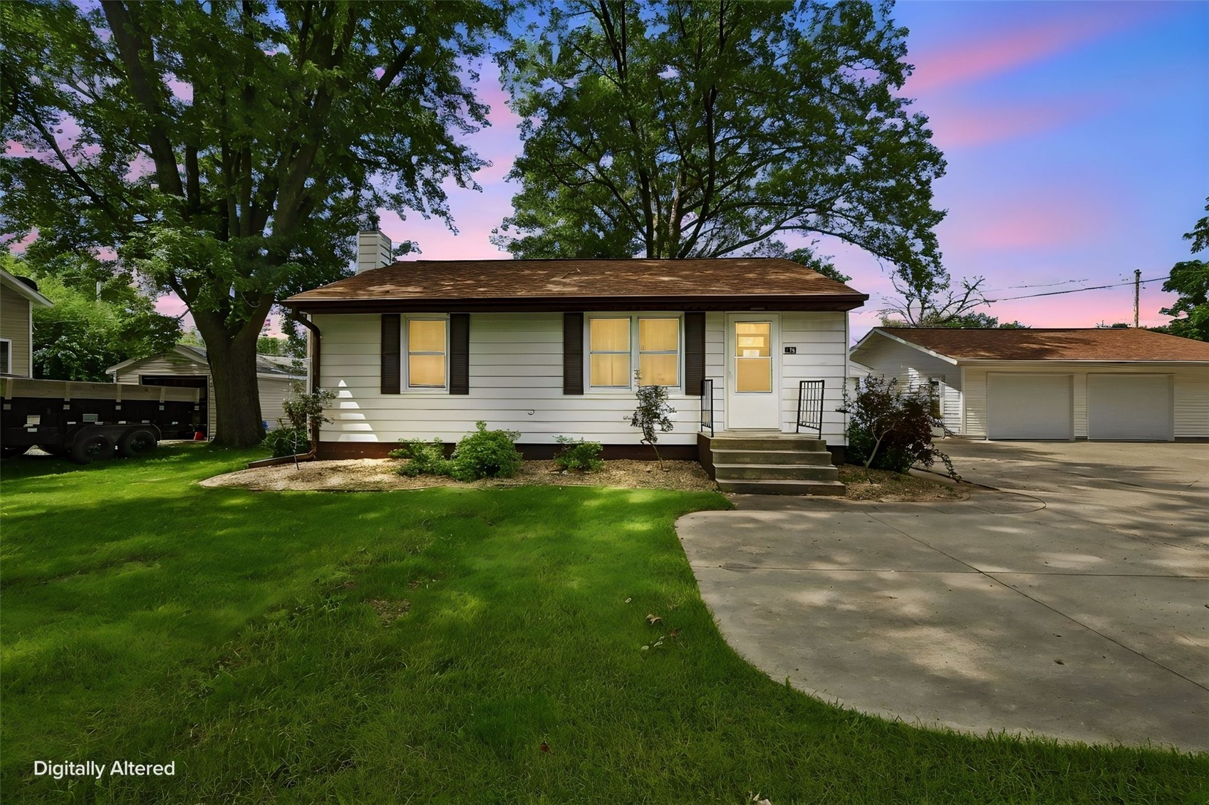 215 Franklin Center Point IA 52213
