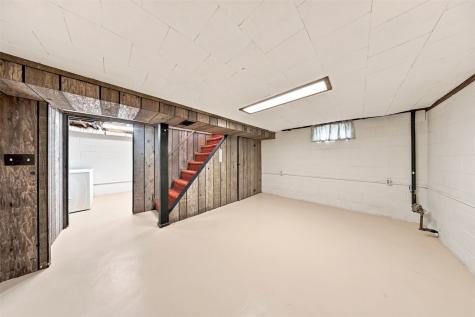 215 Franklin Center Point IA 52213