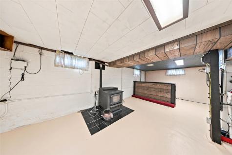 215 Franklin Center Point IA 52213