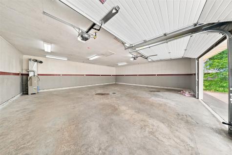 215 Franklin Center Point IA 52213