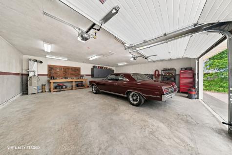 215 Franklin Center Point IA 52213