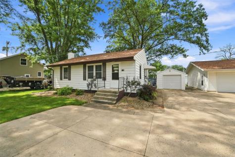 215 Franklin Center Point IA 52213