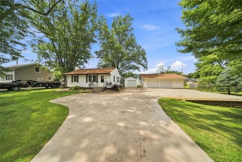 215 Franklin Center Point IA 52213