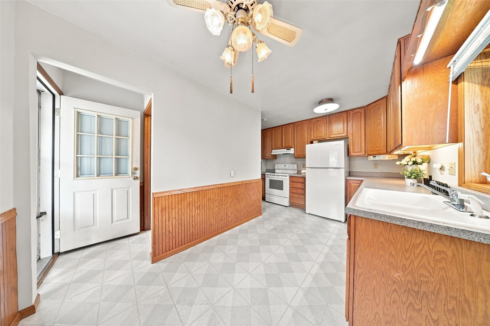 215 Franklin Center Point IA 52213