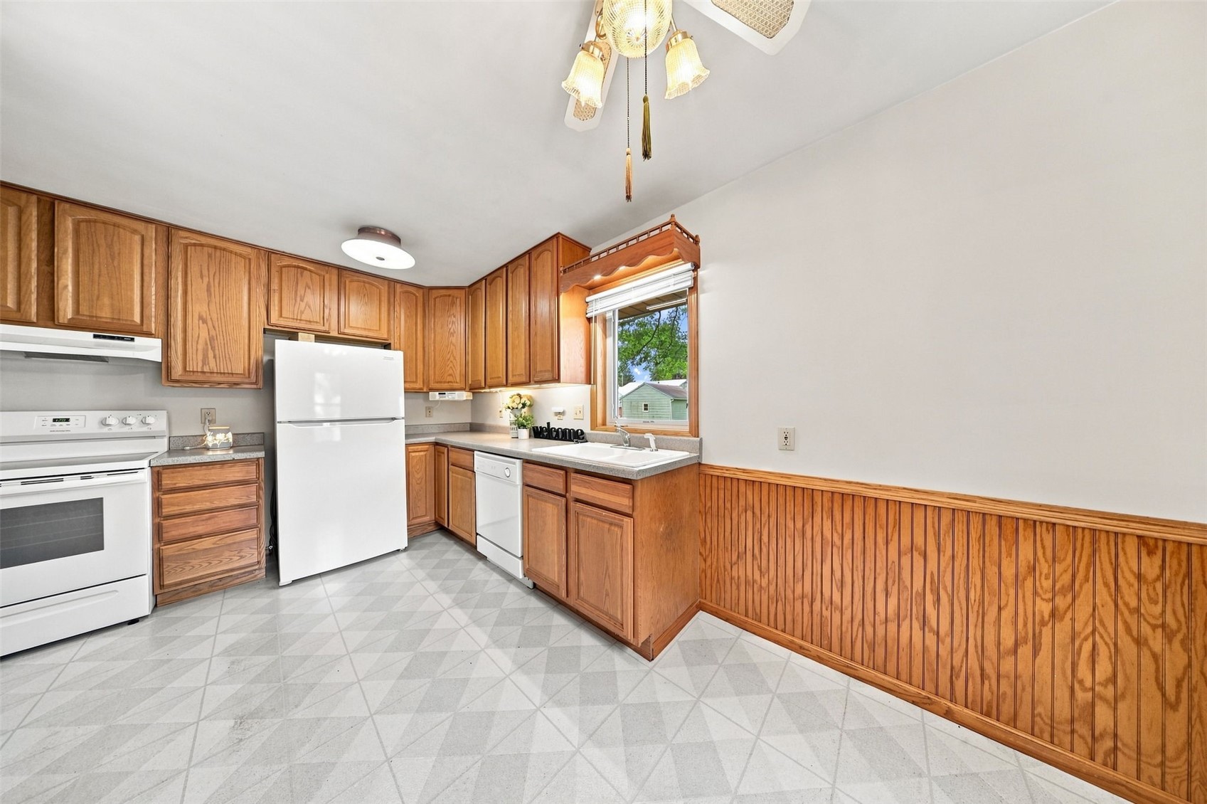 215 Franklin Center Point IA 52213