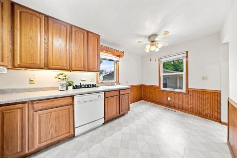 215 Franklin Center Point IA 52213