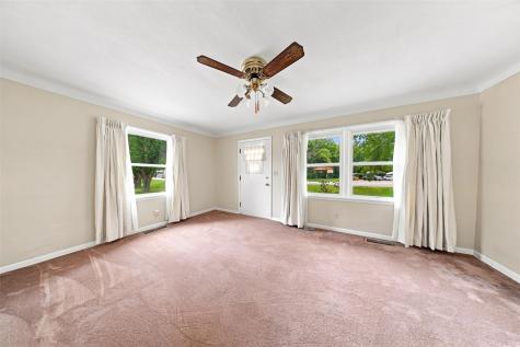 215 Franklin Center Point IA 52213
