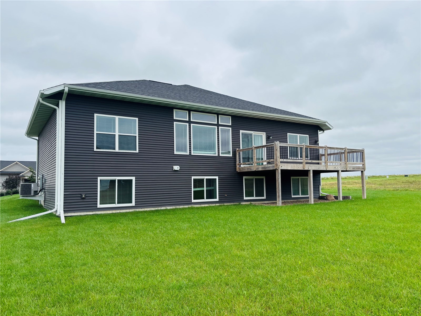 1422 Eagleview Drive Fairfax IA 52228