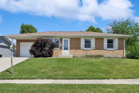 5008 Montclair Drive NW Cedar Rapids IA 52405