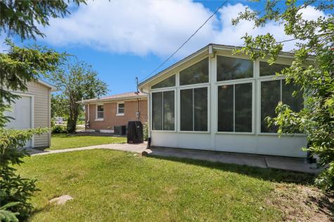 5008 Montclair Drive NW Cedar Rapids IA 52405