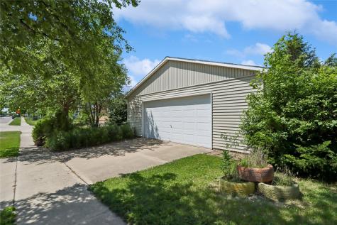 5008 Montclair Drive NW Cedar Rapids IA 52405